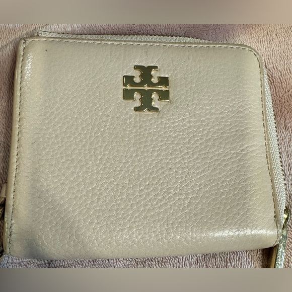 Tory Burch Handbags - Tory Burch Beige Leather Wallet EUC